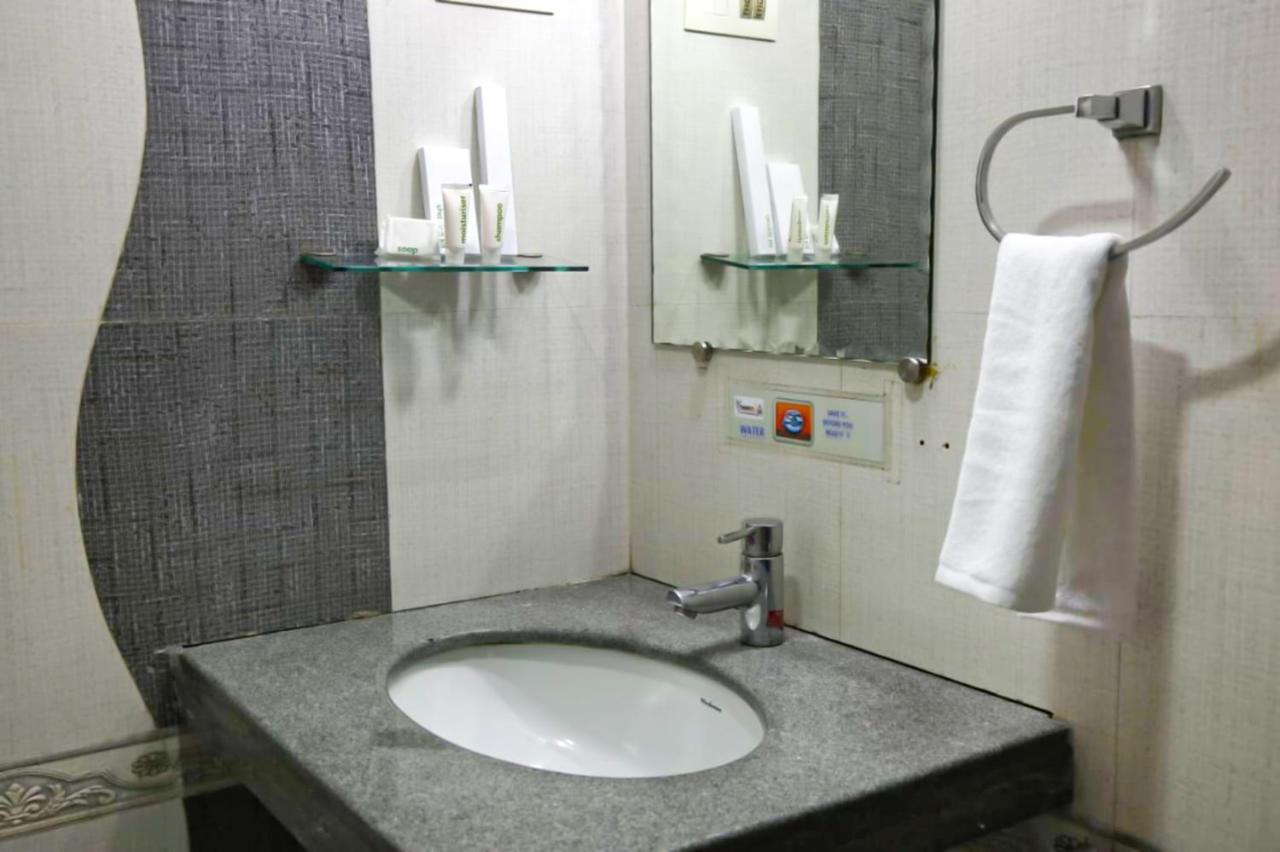 מומביי Fabhotel Sai Prasad Apartments מראה חיצוני תמונה